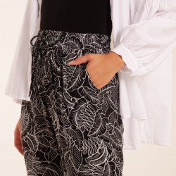 Leaf Print Capri Trousers